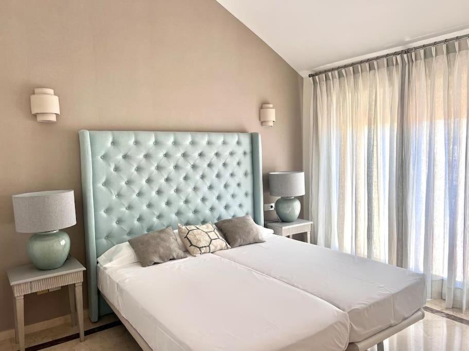 New Modern Townhouse Golden Mile Apartment