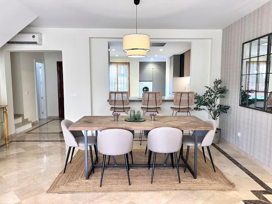 Apartment New Modern Townhouse Golden Mile